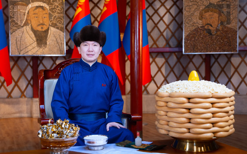 Улсын Их Хурлын дарга Ням-Осорын Учралын “Сүрээр дарагч” хэмээх гал улаан морин жилийн сар шинийн мэндчилгээ